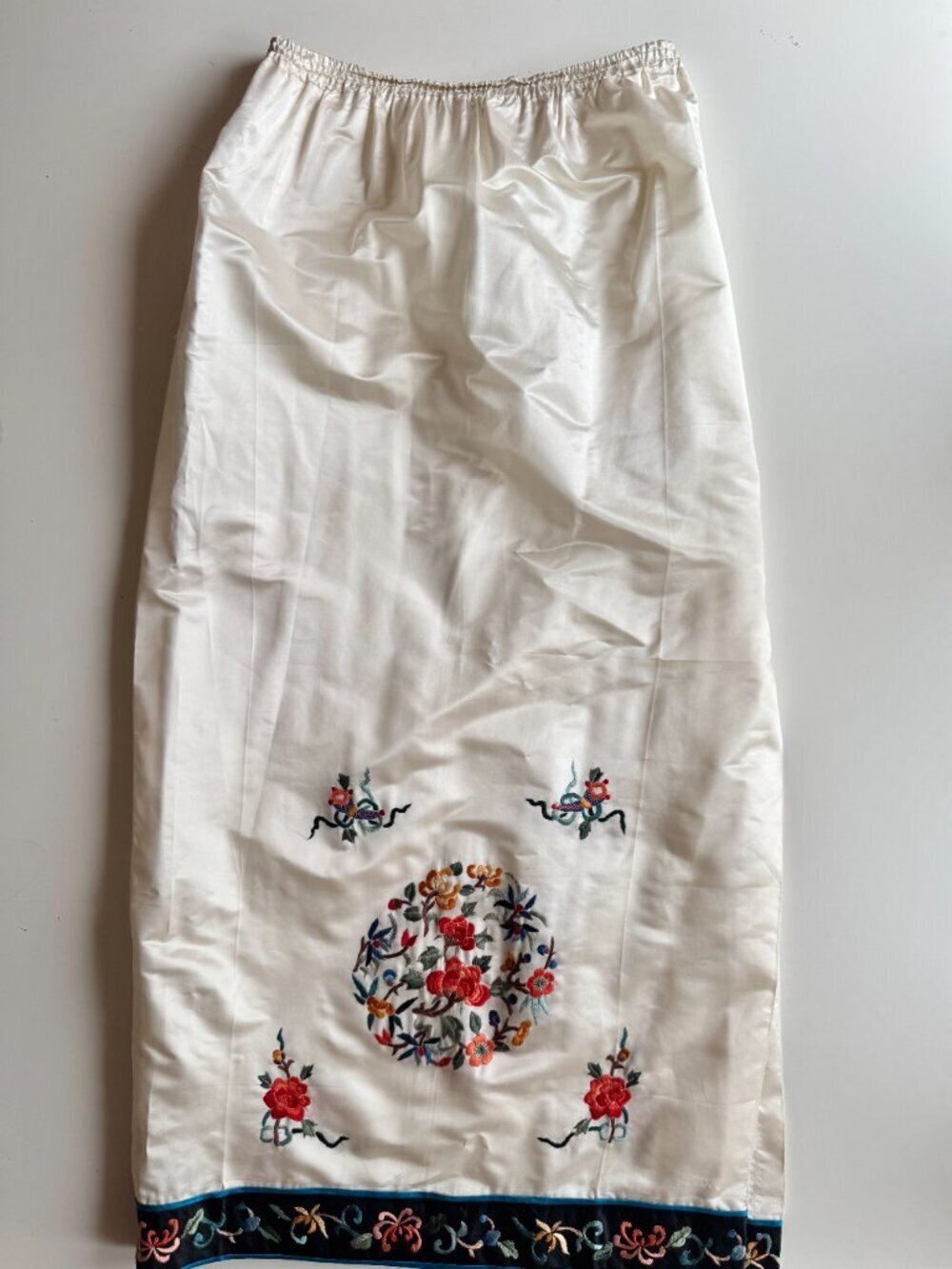 Vintage 60's ESME White Embroidered Oriental 100% Silk Blouse Skirt Set, Size XL - Picture 13 of 16